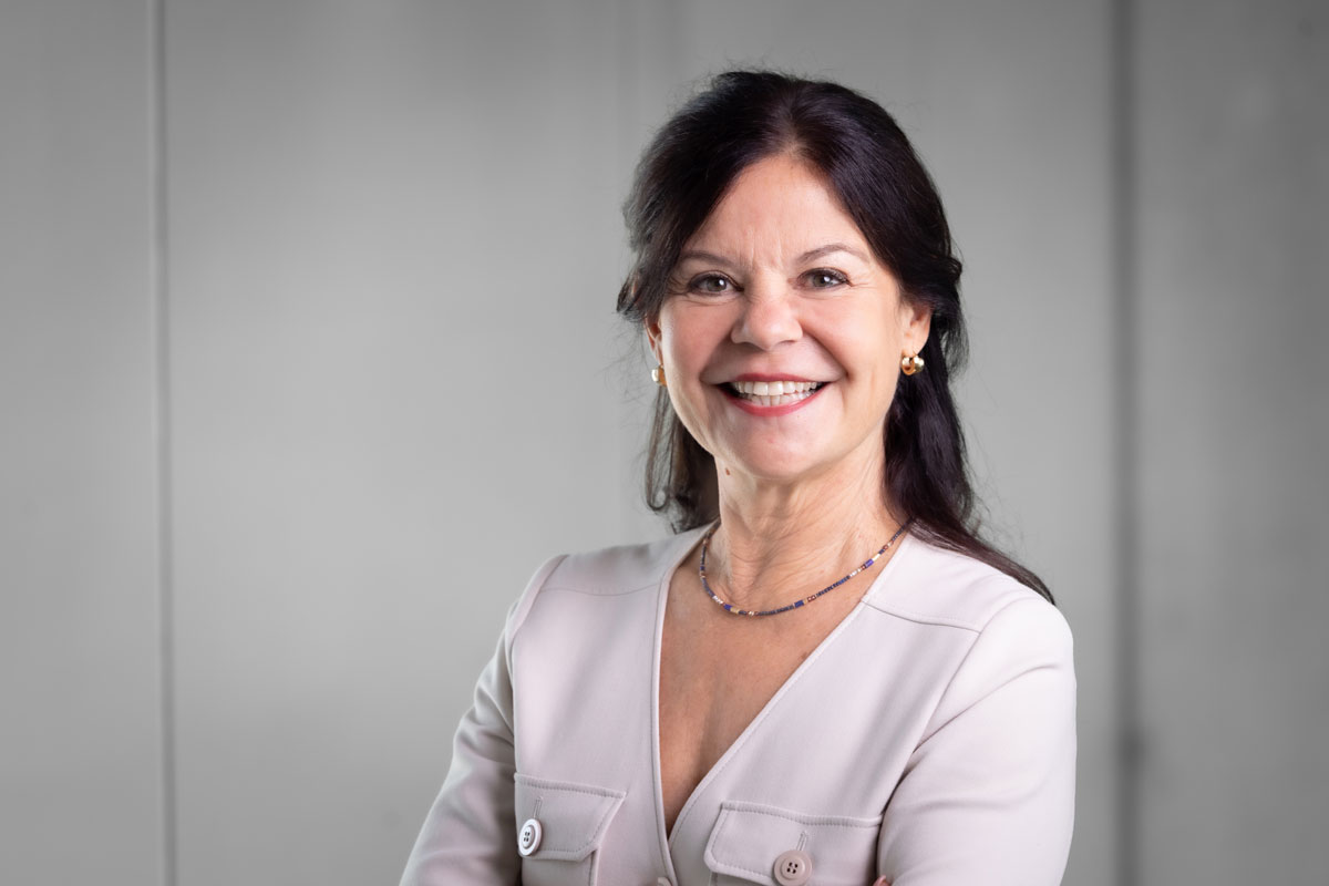 Dr med. Ute Aurbach, Chef de département<br> Microbiologie