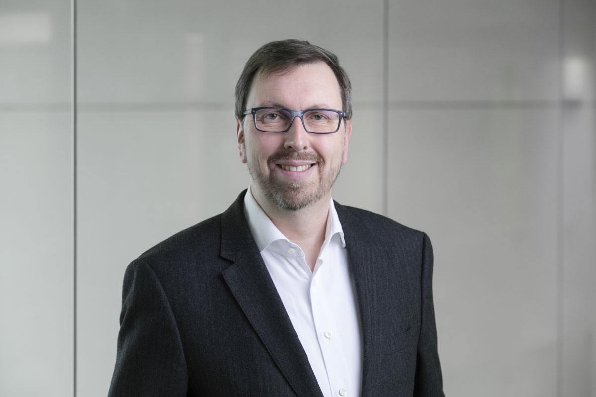 Priv. Doz. Dr. med. Thorsten Schwark, Chef de département<br>Médecine légale